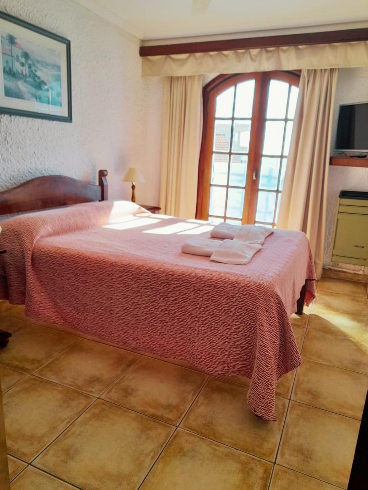 Brisas Hosteria Santa Clara del Mar Esterno foto