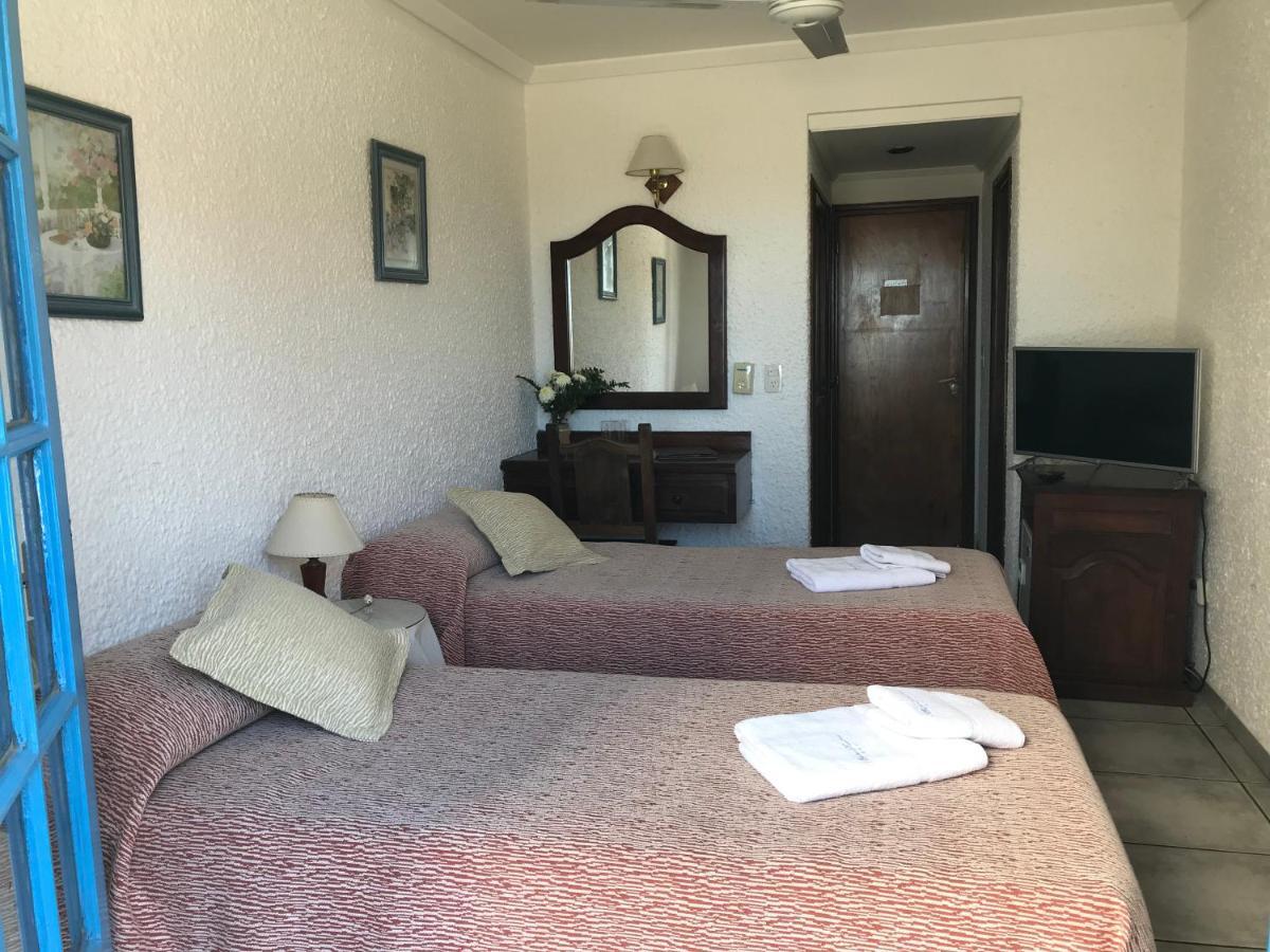Brisas Hosteria Santa Clara del Mar Esterno foto